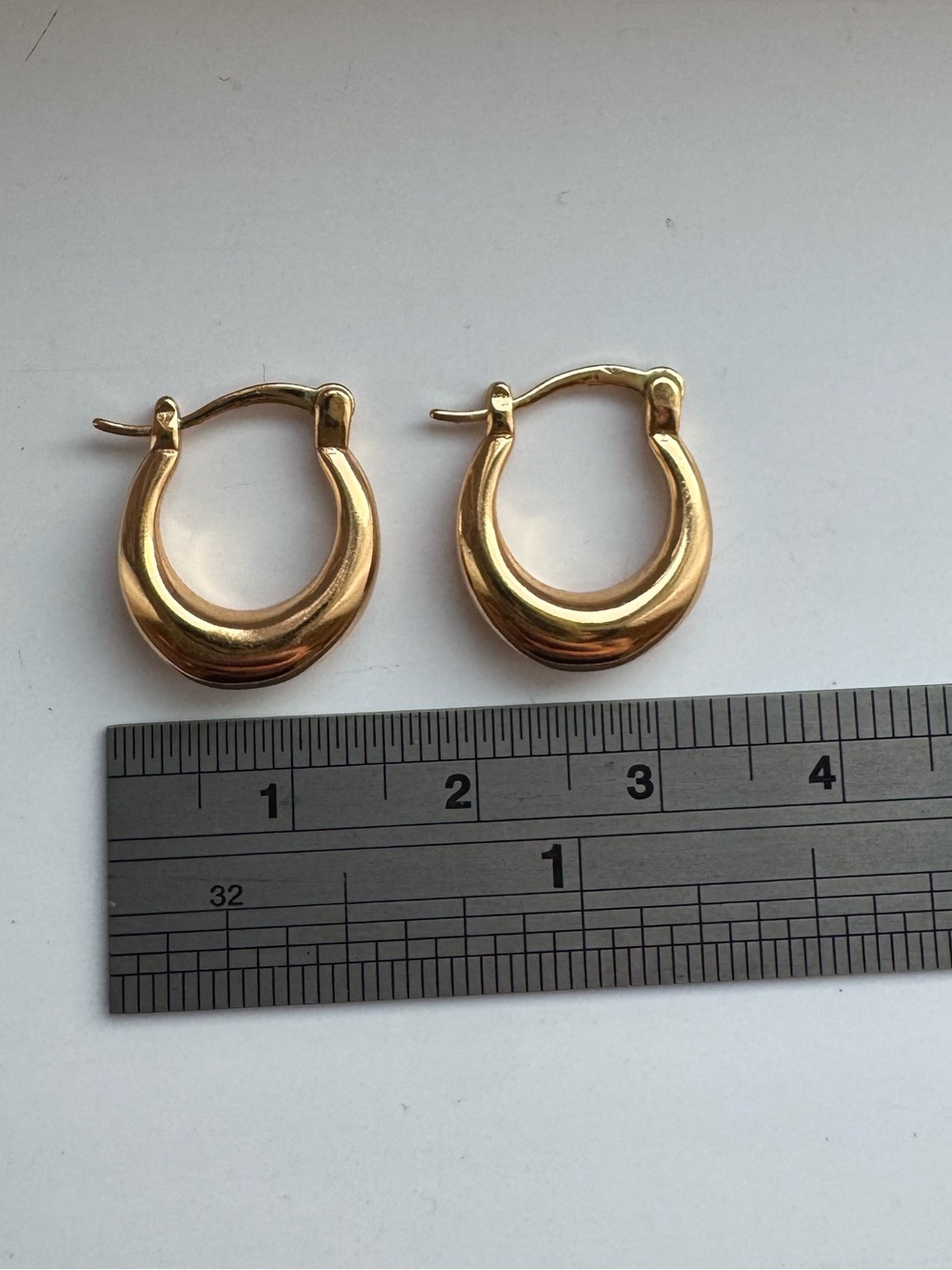 Gold Tone Hoop Earrings - Stainless steel